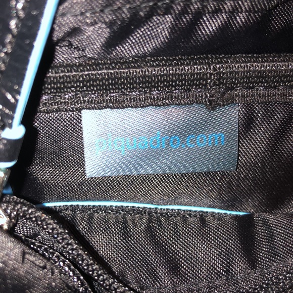 PIQUADRO Urban Cross-Body 100% Leather Black Turquoise iPad Tote 3-Sect $239 NEW - Picture 10 of 16